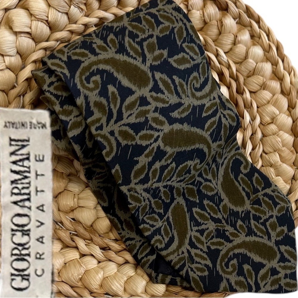 Vintage Giorgio Armani Cravatte Men’s Patterned Luxury Silk Tie Made in Italy